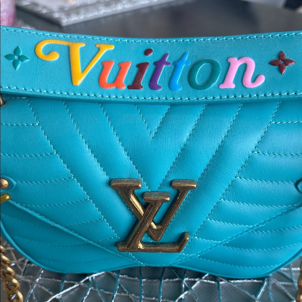 Louis Vuitton Turquoise Quilted Chain Shoulder Bag with a LV purse charm - Picture 4 of 11